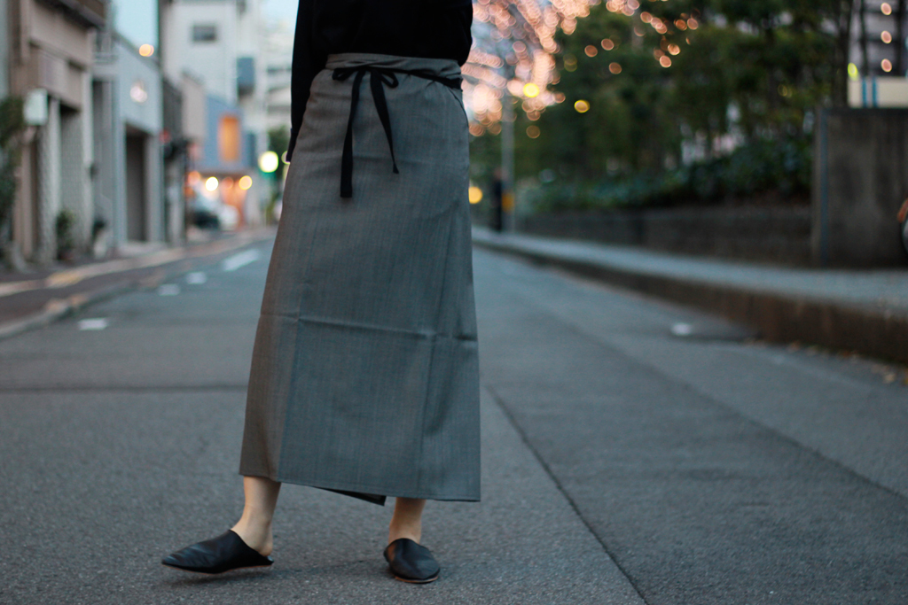 fumika uchida ラップスカート　エプロンスカートネイビー素材