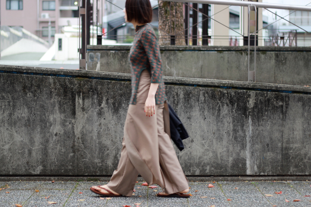 FUMIKA UCHIDA - CAMEL TOP / APRON SLACKS: VIOLA STELLA women's blog